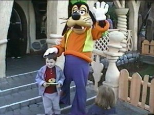 disney_goofy.jpg (19693 bytes)