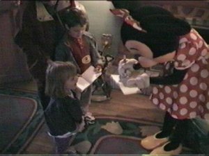 disney_minnie.jpg (15659 bytes)