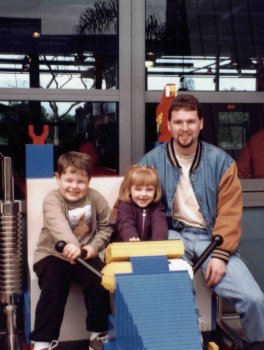 daddy-kids.jpg (24143 bytes)