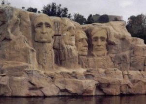 rushmore.jpg (19820 bytes)