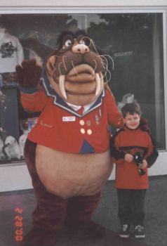 ryan_walrus.jpg (12599 bytes)